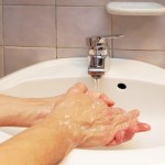 laver les mains au lavabo